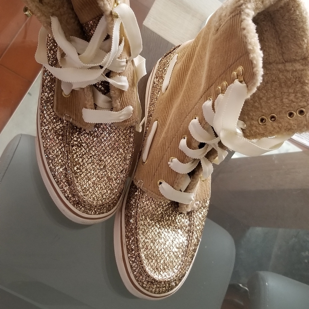 Sperry winter boots.